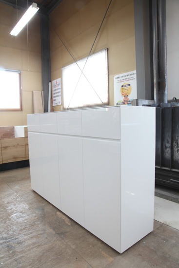 キャビネット　モダン