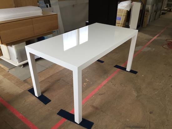 ダイニングテーブル　モダン