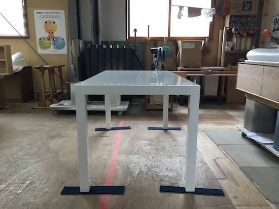 ダイニングテーブル　シンプルモダン