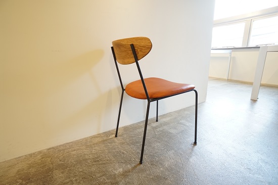 アームレスチェアー　ナラ無垢