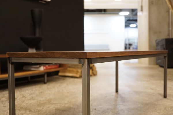 ﾘﾋﾞﾝｸﾞﾃｰﾌﾞﾙ